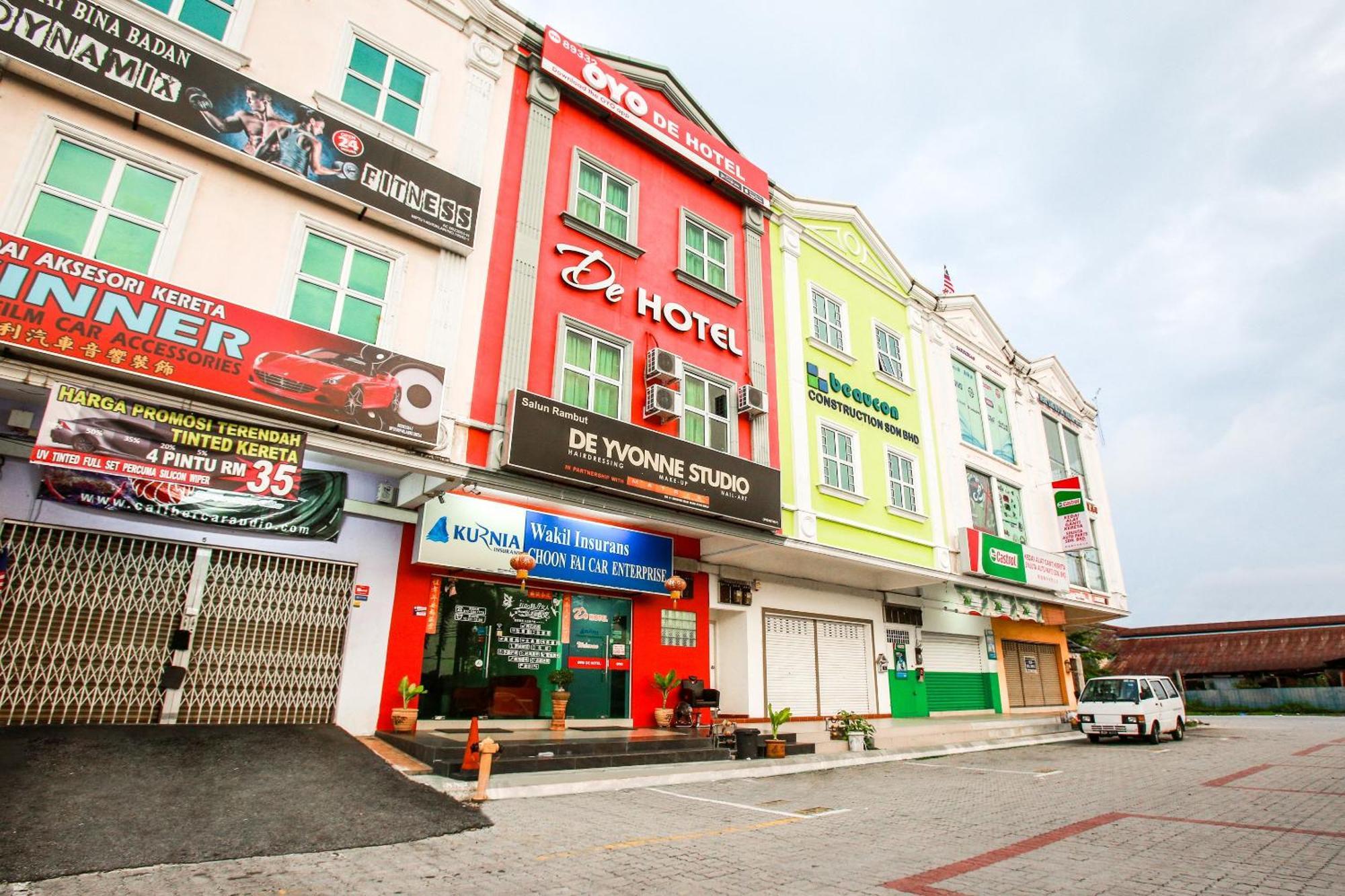 Oyo 89332 De Hotel Teluk Intan Exterior foto