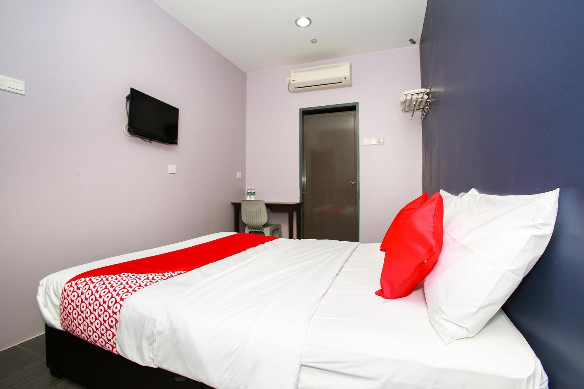 Oyo 89332 De Hotel Teluk Intan Exterior foto