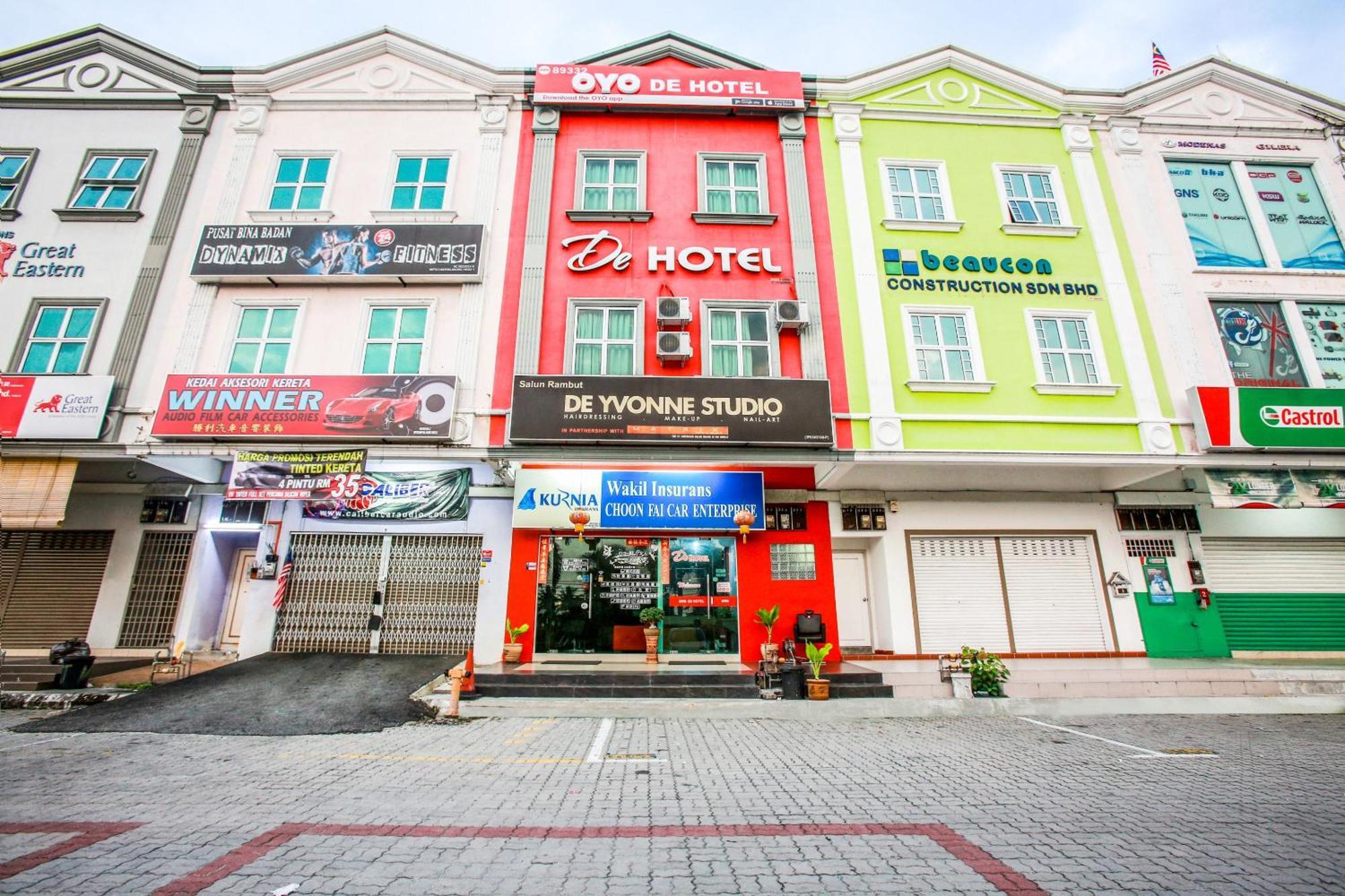 Oyo 89332 De Hotel Teluk Intan Exterior foto