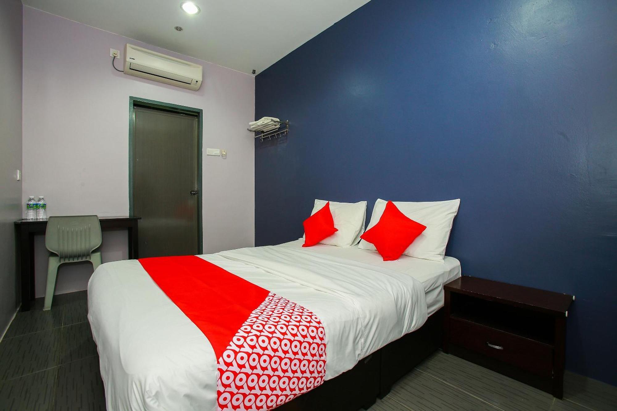 Oyo 89332 De Hotel Teluk Intan Exterior foto